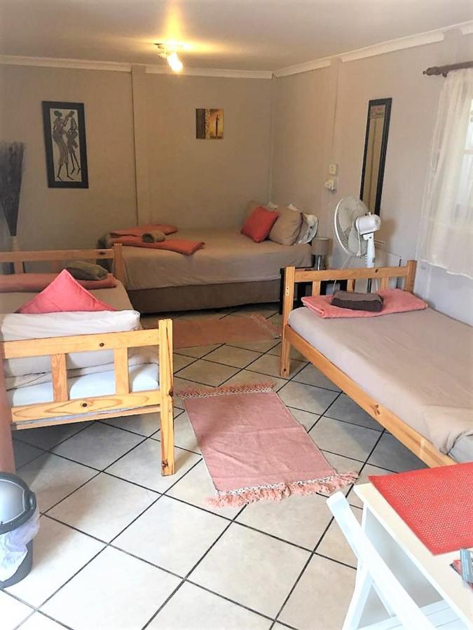 Keedols Inn & Backpackers Найсне Экстерьер фото