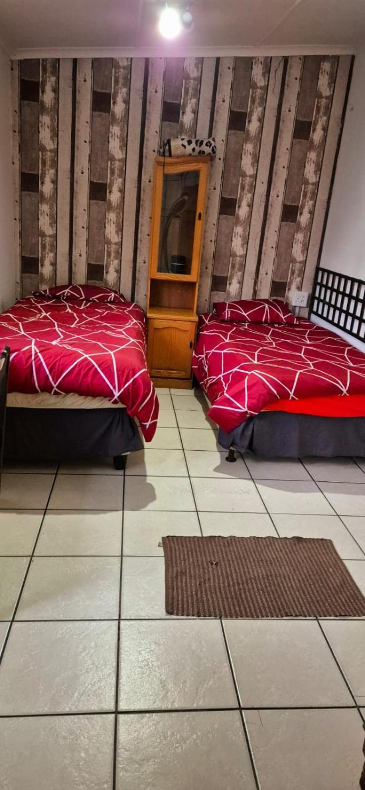Keedols Inn & Backpackers Найсне Экстерьер фото